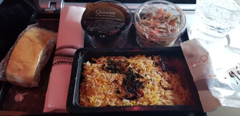 Qatar Airways meals, Flying economy with Qatar Airways,