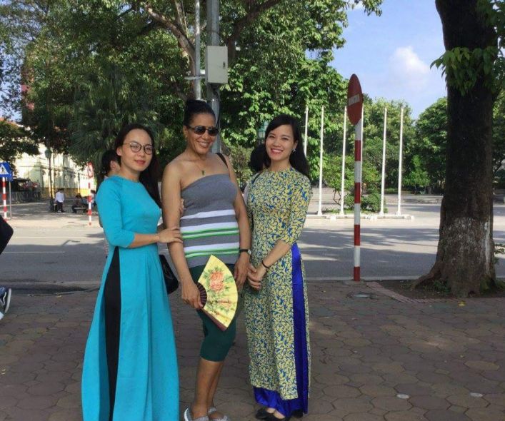 CoraDexplorer and 2 Vietnamese beauties. 21 friendliest people and countries to visit