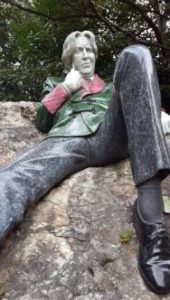 Oscar Wilde Memorial Statue – Dublin Ireland. Female solo travels in Europe