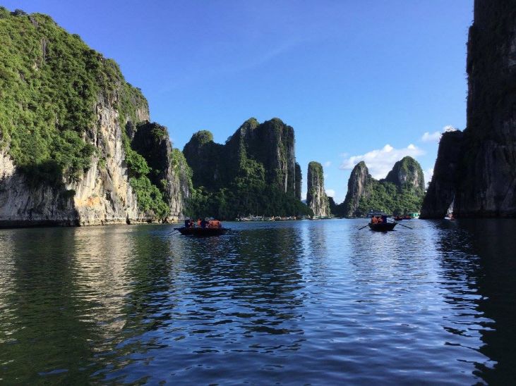 Halong bay - Vietnam Two most warm-hearted countries