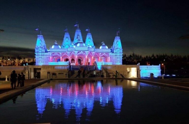 The BAPS Shri Swaminarayan Mandir - Houston, Texas. 21 friendliest people and countries to visit