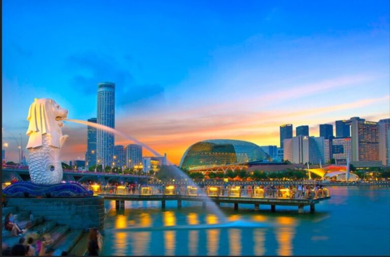 The Merlion Singapore landmark. top 10 favourite travel destinations